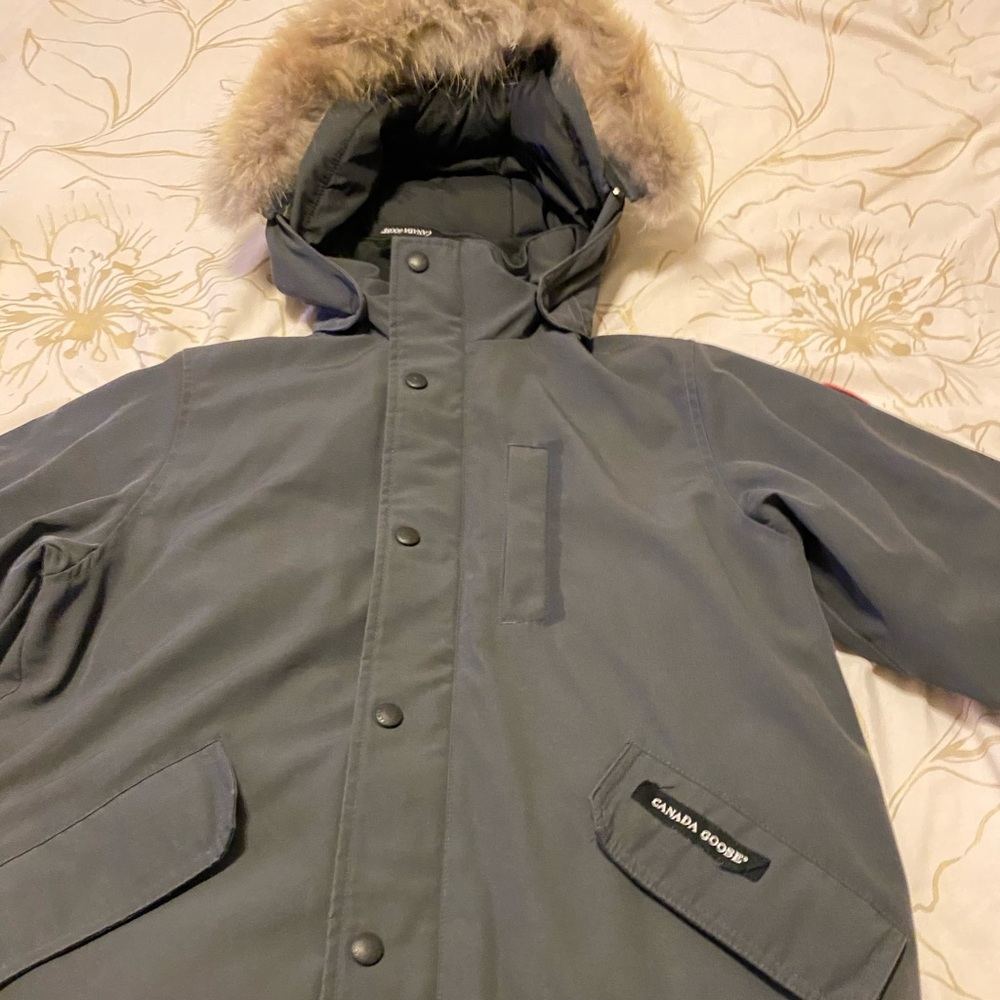 Gray kid Size 14/16 kids Canada Goose coat very warm.